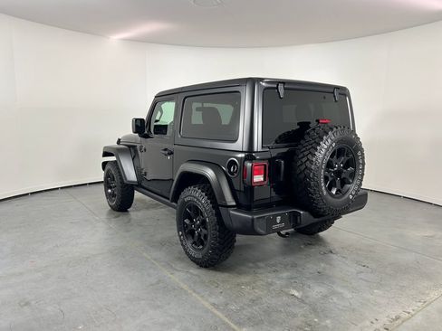 Used 2022 Jeep Wrangler Sport AWD/4WD image 3