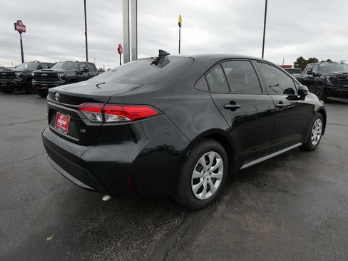 Used 2022 Toyota Corolla LE image 4