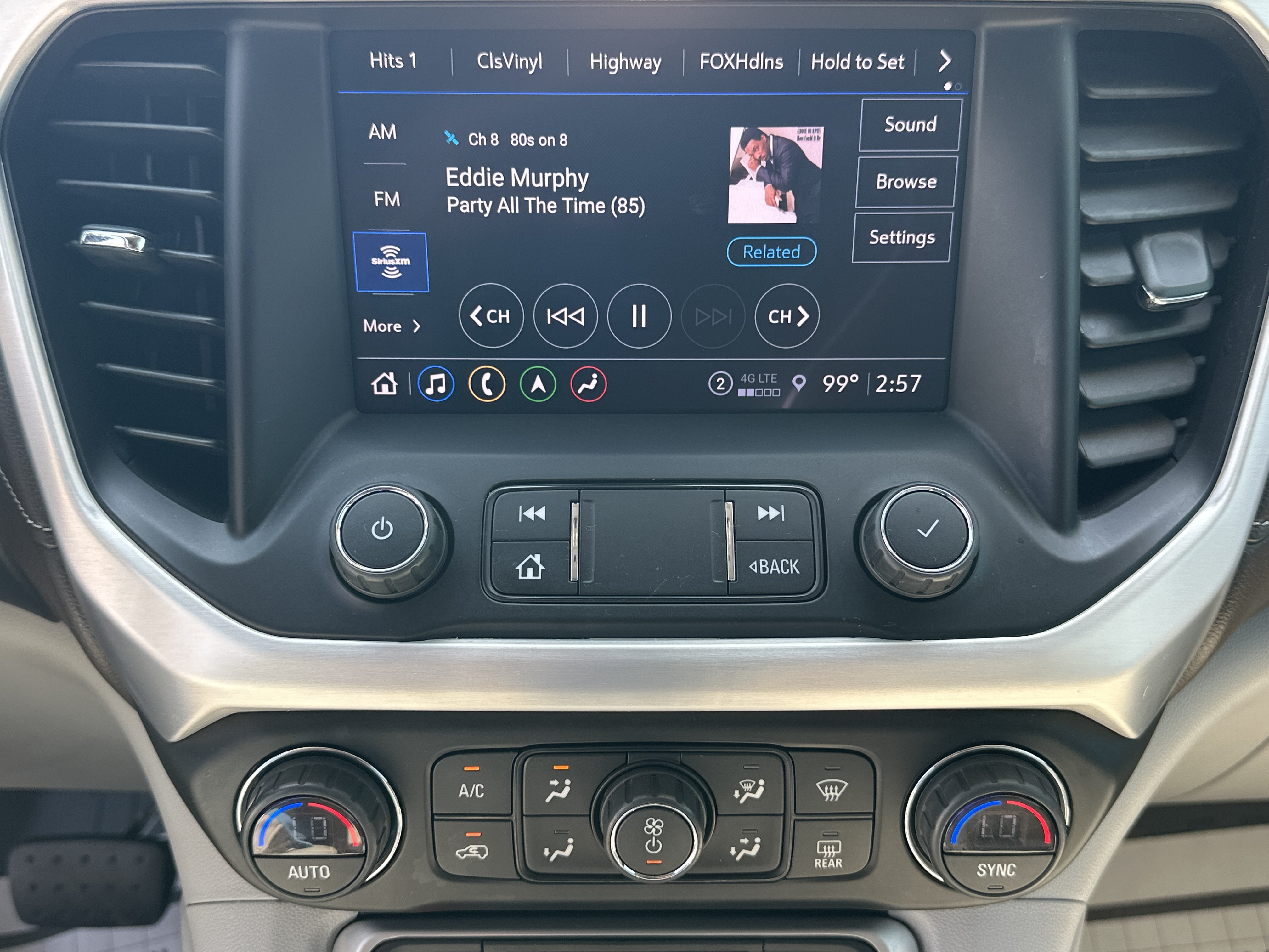 Used 2022 GMC Acadia SLT w/ Technology Package FWD image 30