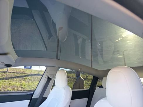 Used 2021 Tesla Model Y Long Range image 13