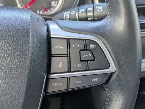 Used 2022 Toyota Highlander LE FWD image 23
