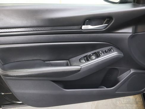 Used 2025 Nissan Altima 2.5 SV FWD image 16