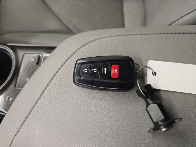 Used 2023 Toyota Camry XSE FWD image 26