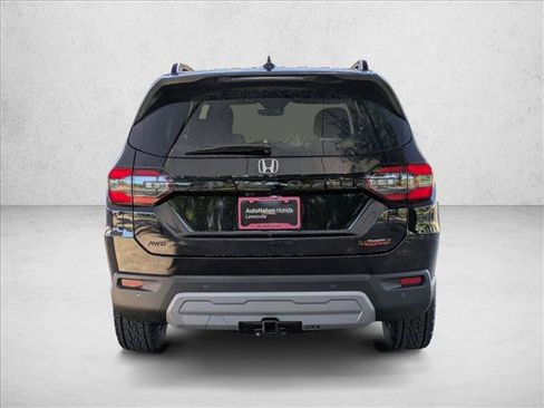 Certified 2025 Honda Pilot TrailSport image 8