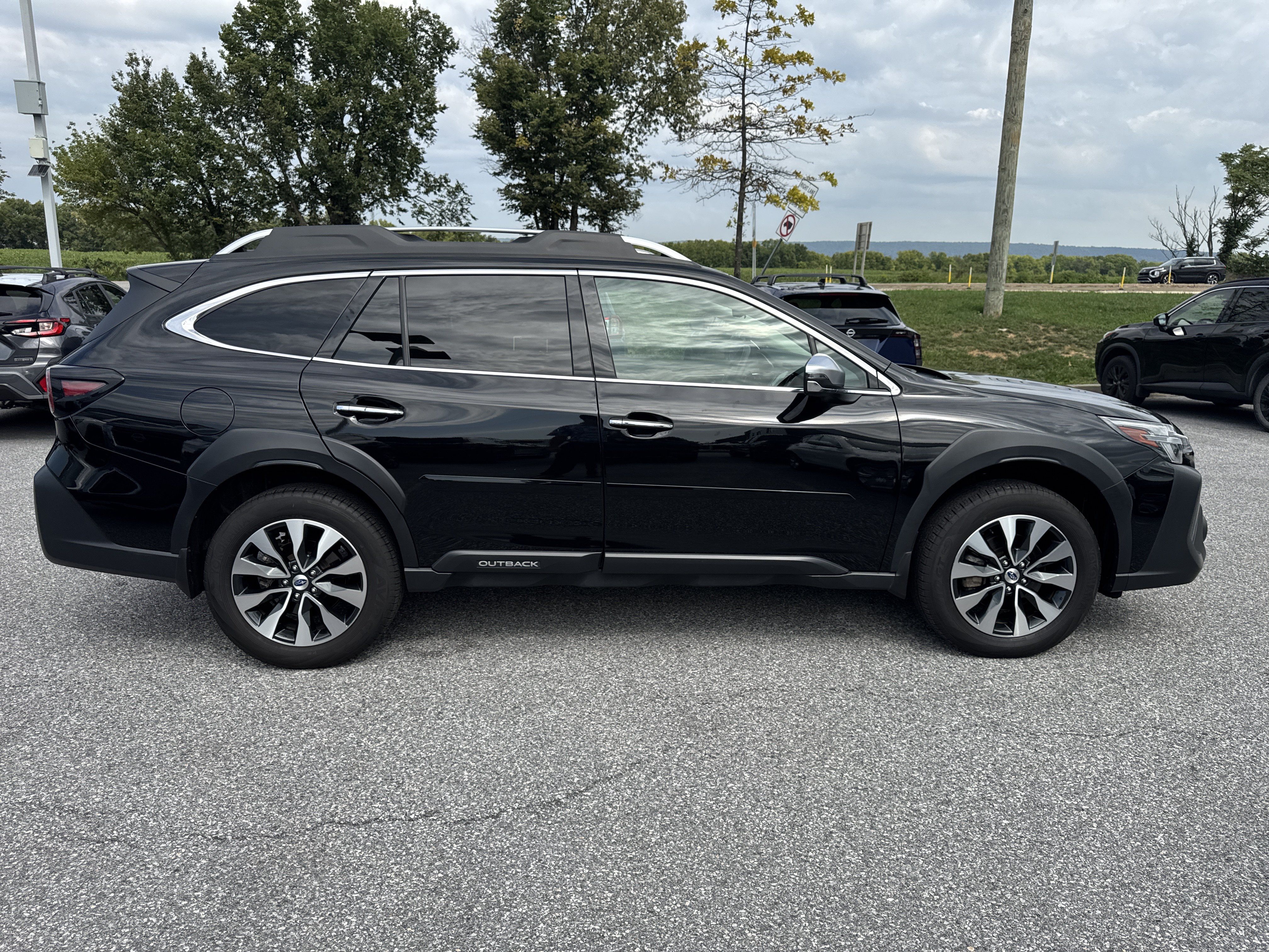 Used 2025 Subaru Outback Touring AWD/4WD image 36
