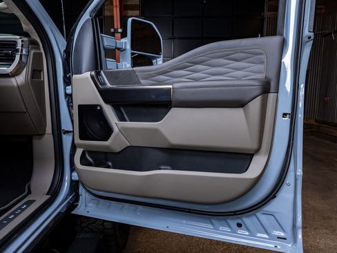 Used 2026 Ford F250 Platinum w/ Platinum Plus Package image 37