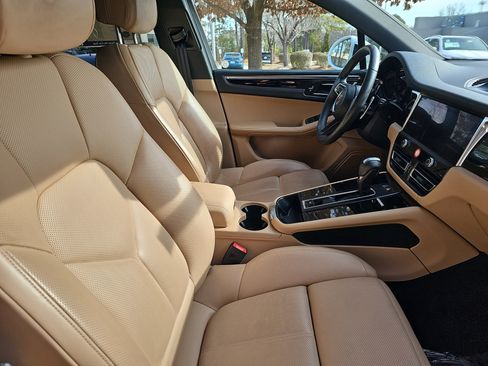 Used 2024 Porsche Macan image 10