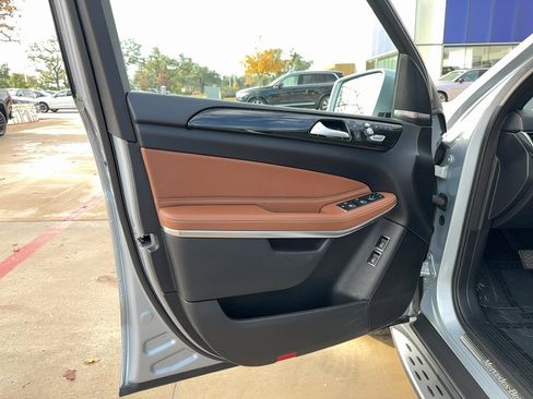 Used 2017 Mercedes-Benz GLS 550 4MATIC image 10