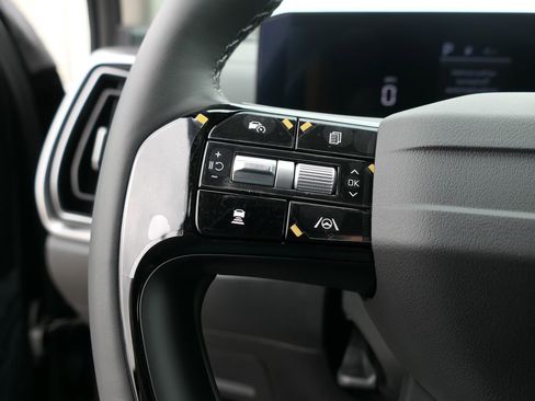 New 2026 Kia Sorento S FWD image 13
