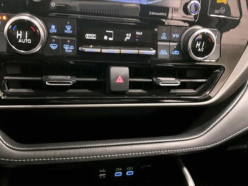 Used 2022 Toyota Highlander XLE image 15