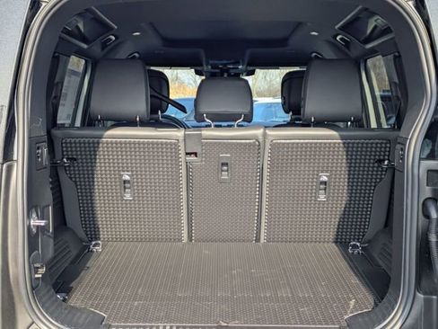 New 2026 Land Rover Defender 110 X-Dynamic SE image 16