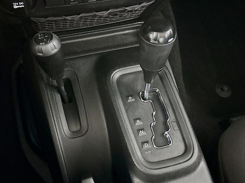 Used 2017 Jeep Wrangler Sport image 18