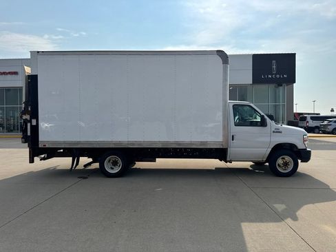 Used 2018 Ford E-350 and Econoline 350 Super Duty w/ Power Windows & Locks Group RWD image 2
