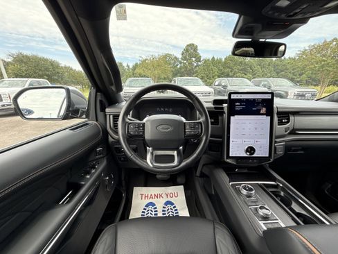 Used 2024 Ford Expedition Platinum image 13