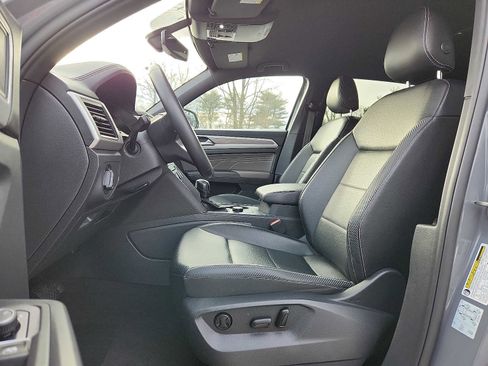 Used 2021 Volkswagen Atlas Cross Sport SE image 13