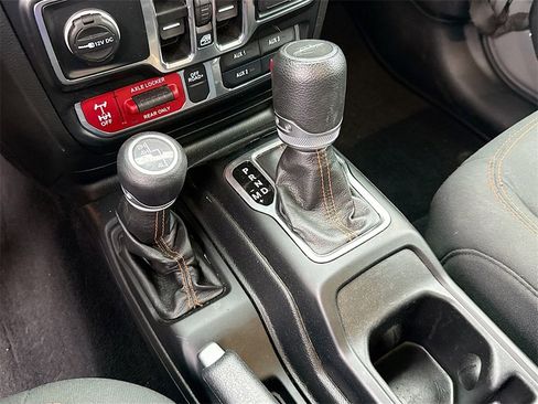 Used 2021 Jeep Gladiator Mojave w/ Auxiliary Switch Group image 15