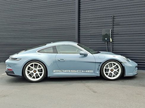 Certified 2024 Porsche 911 GT3 RS RWD image 8