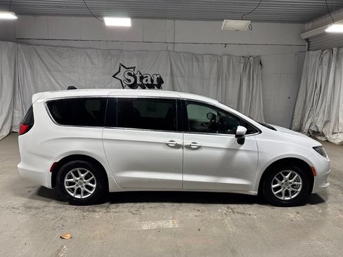 Used 2022 Chrysler Voyager LX FWD image 8