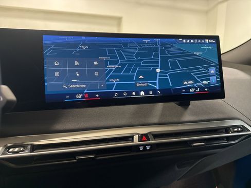 Used 2025 BMW iX xDrive50 w/ Premium Package image 17