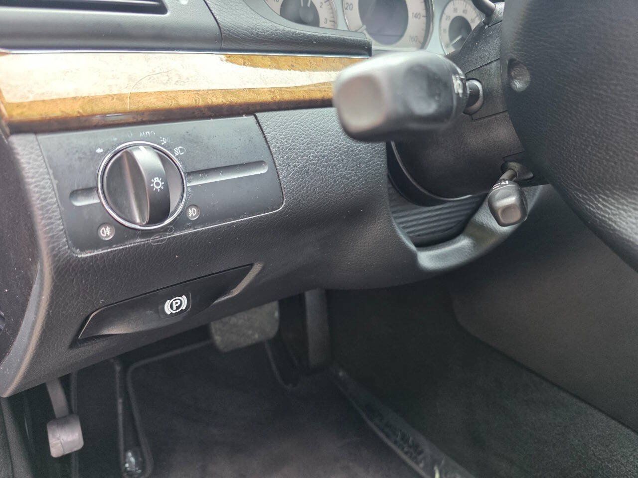 Used 2008 Mercedes-Benz E 550 Sedan image 16