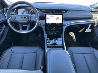 New 2025 Jeep Grand Cherokee Limited video 2