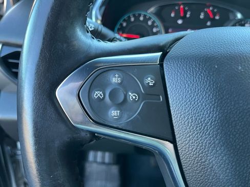 Used 2022 Chevrolet Traverse LT image 32