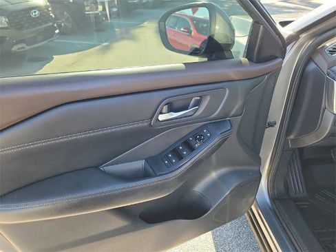 Certified 2022 Nissan Rogue SV w/ SV Premium Package image 23