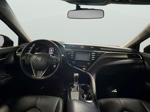 Used 2018 Toyota Camry SE FWD image 14