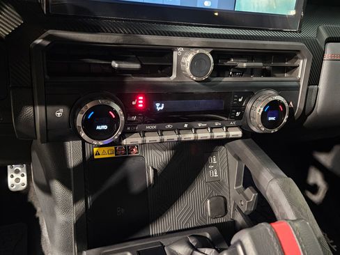 Used 2025 Toyota Tacoma TRD Pro image 32