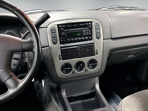 Used 2005 Ford Explorer XLT AWD/4WD image 8
