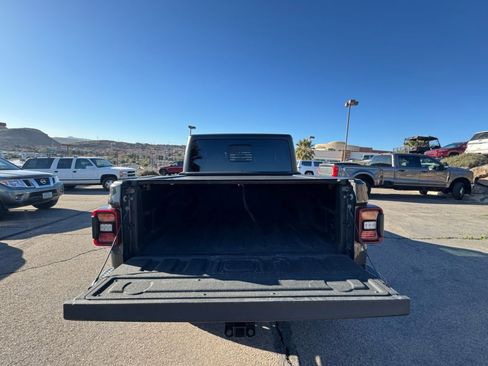 Used 2020 Jeep Gladiator Overland image 4