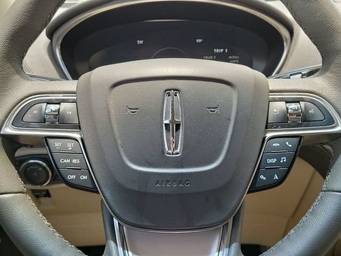 Used 2019 Lincoln Nautilus FWD image 18