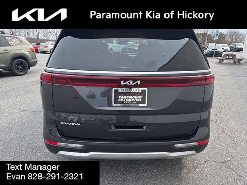 Used 2023 Kia Carnival EX image 6