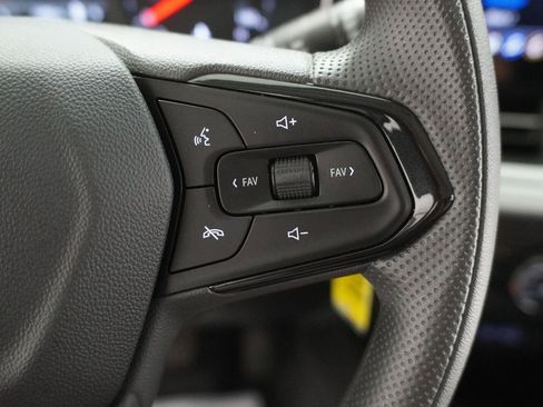 Used 2025 Chevrolet Trax LS FWD image 11
