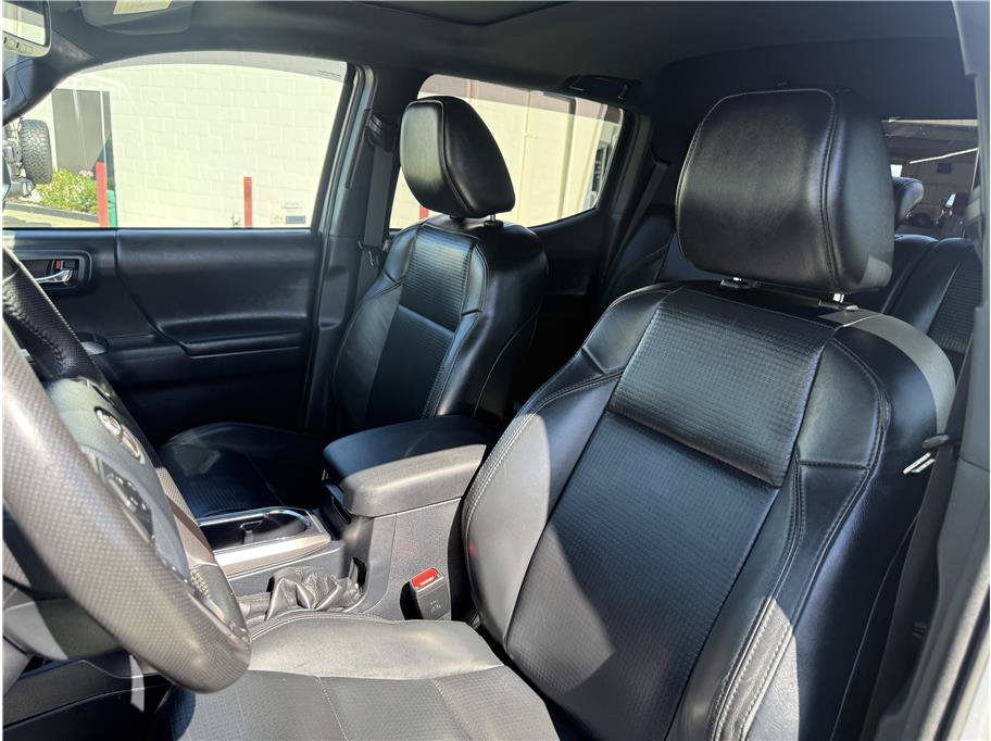 Used 2019 Toyota Tacoma Limited AWD/4WD image 24