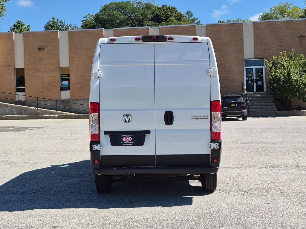Used 2025 RAM ProMaster 2500 w/ Convenience Group FWD image 4