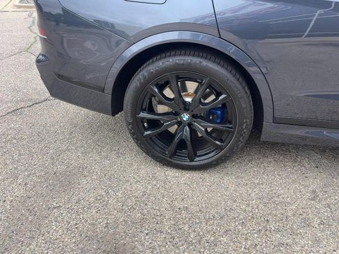 Used 2022 BMW X7 M50i w/ Luxury Seating Package image 9