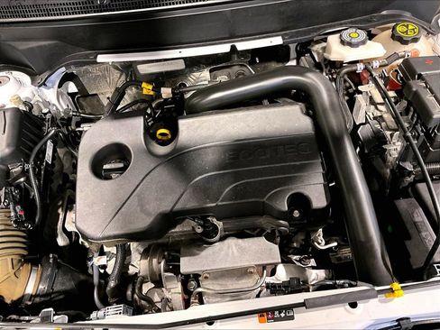 Used 2023 Chevrolet Equinox LS image 32