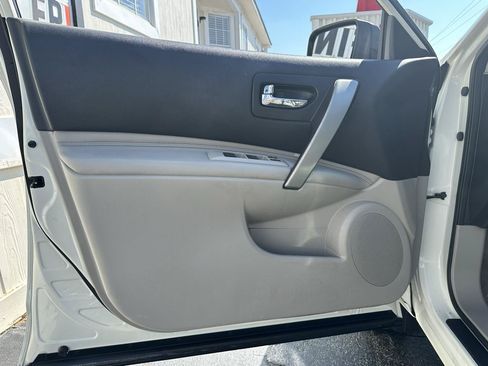 Used 2009 Nissan Rogue SL w/ Leather Pkg FWD image 18