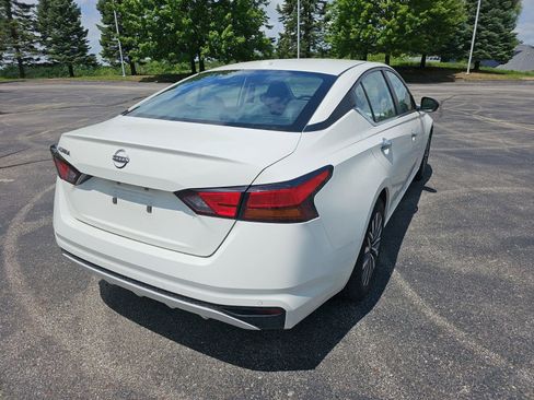 Used 2025 Nissan Altima 2.5 SV FWD image 6