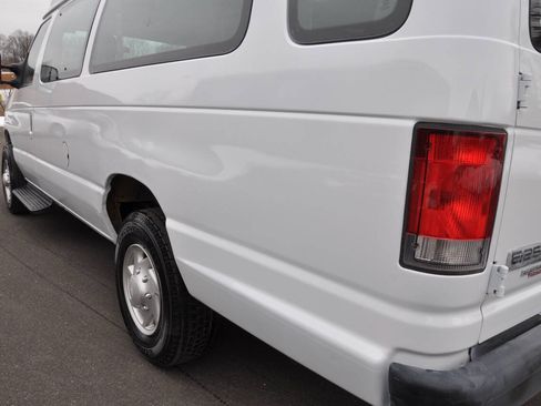 Used 2014 Ford E-250 and Econoline 250 Extended w/ Power Group RWD image 14