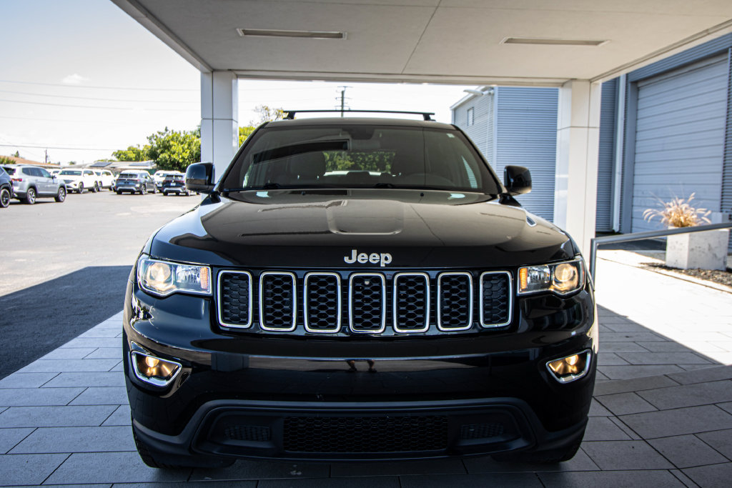 Used 2020 Jeep Grand Cherokee Laredo w/ Security & Convenience Group AWD/4WD image 9