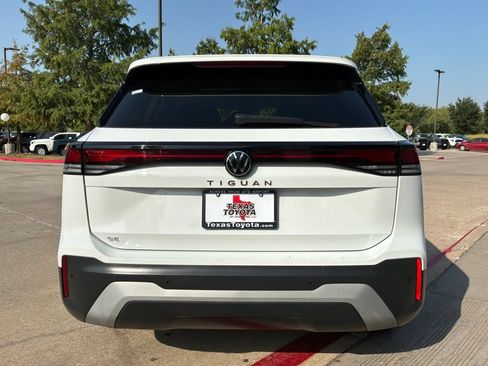 Used 2026 Volkswagen Tiguan SE FWD image 7