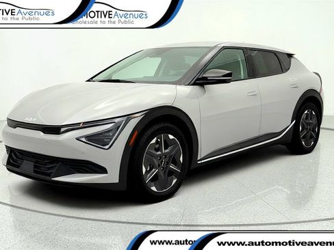 Used 2025 Kia EV6 Light RWD image 1