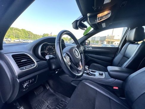 Used 2022 Jeep Grand Cherokee Laredo X image 11