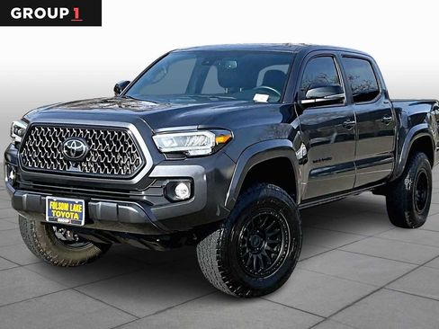 Used 2022 Toyota Tacoma Limited image 1