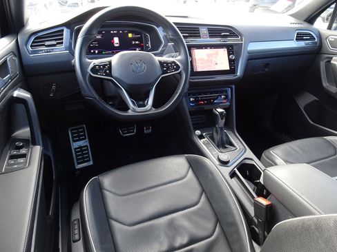 Used 2022 Volkswagen Tiguan SEL R-Line image 11