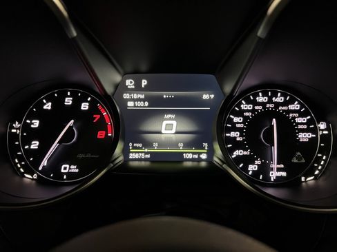 Used 2018 Alfa Romeo Giulia Quadrifoglio image 34