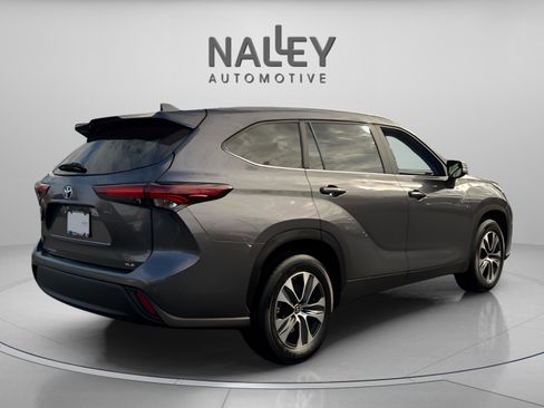 Certified 2024 Toyota Highlander XLE image 6