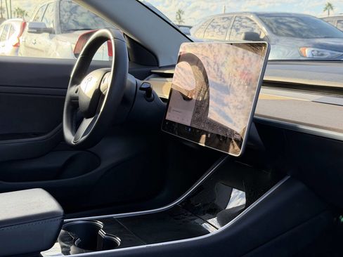 Used 2020 Tesla Model 3 Standard Range Plus image 26